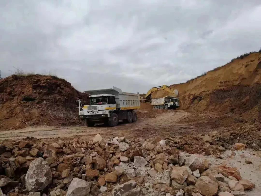 幸运彩重装纯电动矿用车内蒙试车